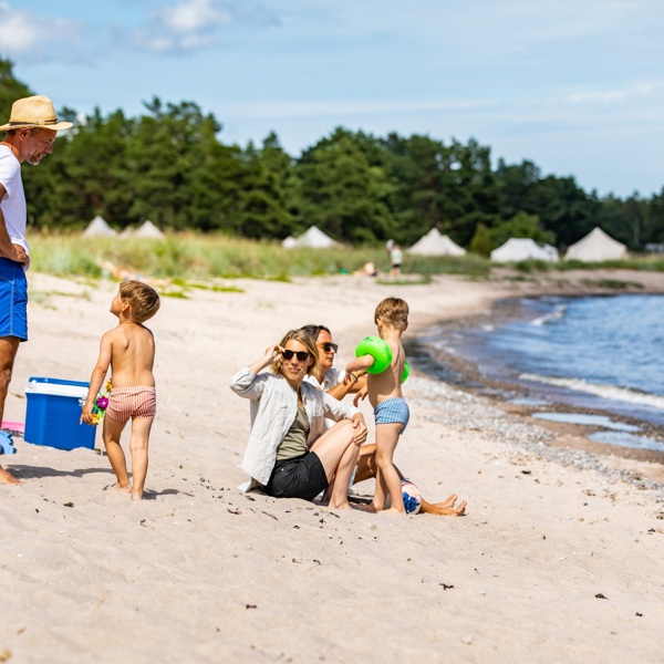 Ljugarn strand havsängen glamping